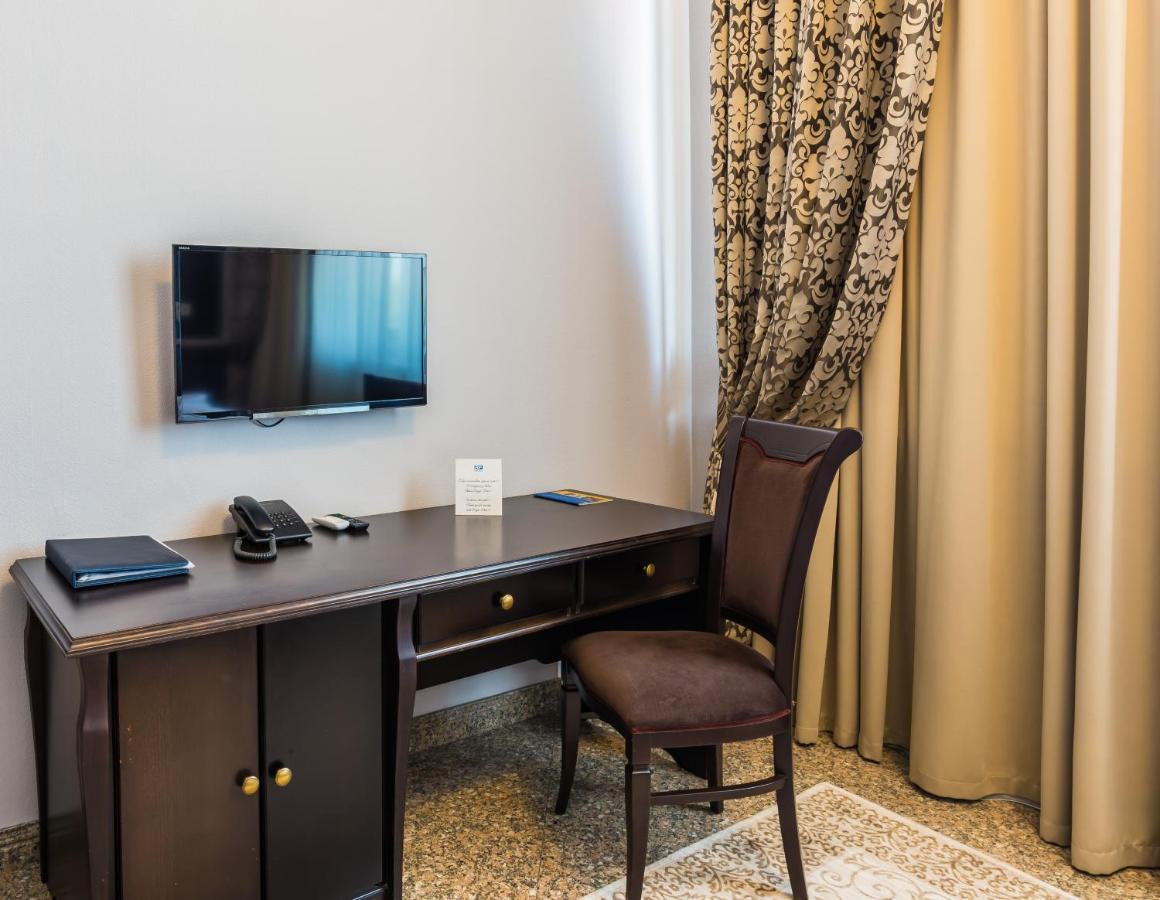 Royal Petrol Hotel تالديكورغان المظهر الخارجي الصورة