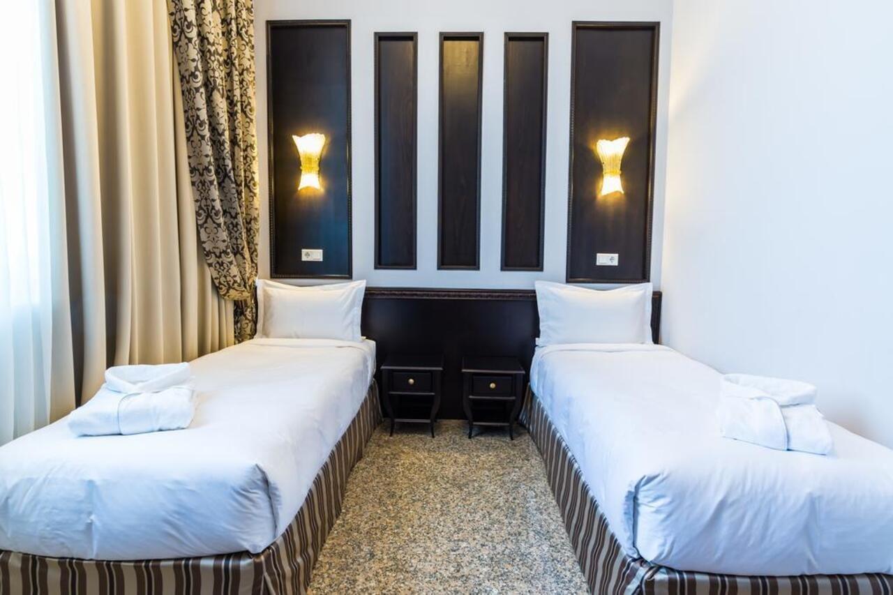 Royal Petrol Hotel تالديكورغان المظهر الخارجي الصورة