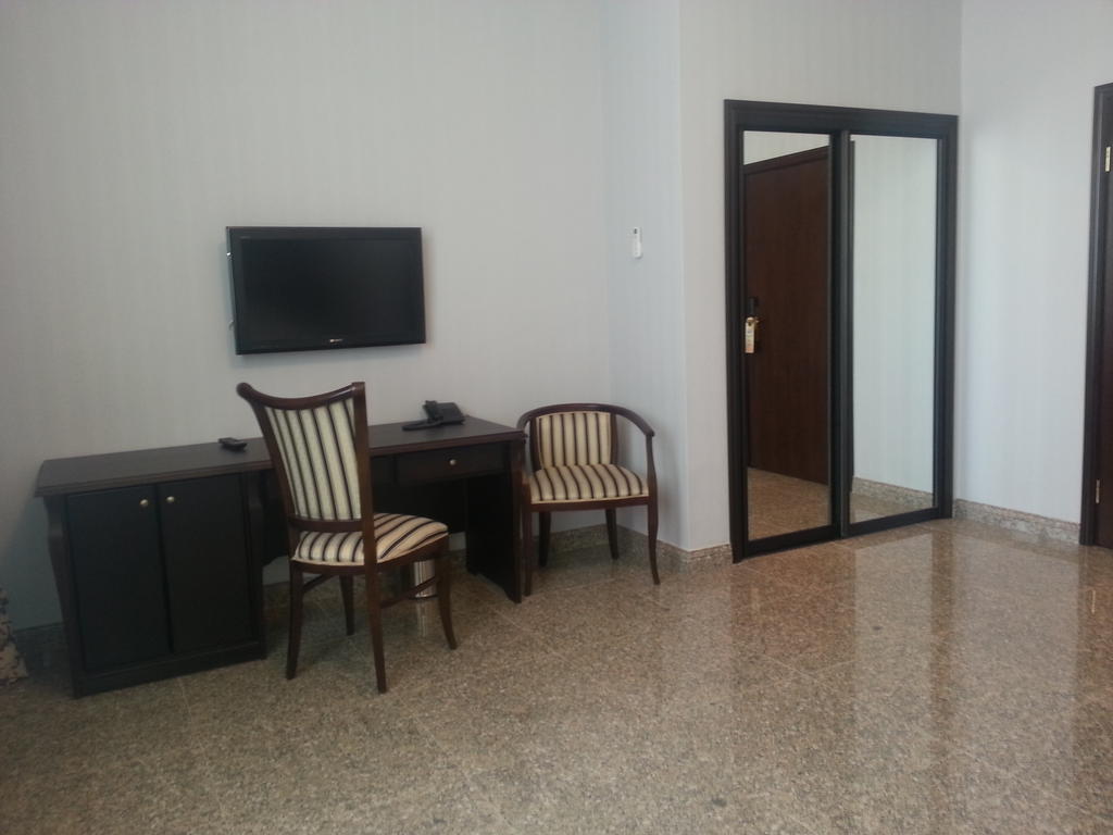 Royal Petrol Hotel تالديكورغان المظهر الخارجي الصورة