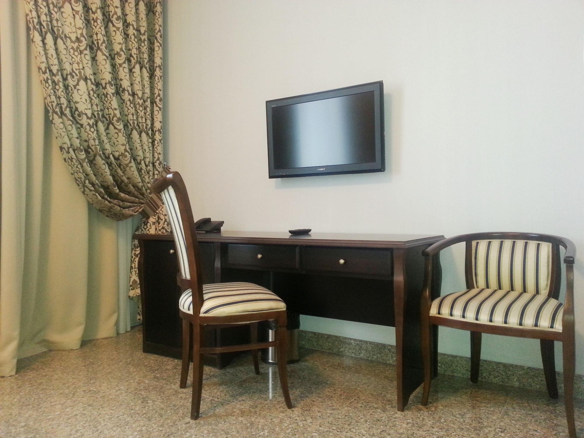 Royal Petrol Hotel تالديكورغان المظهر الخارجي الصورة