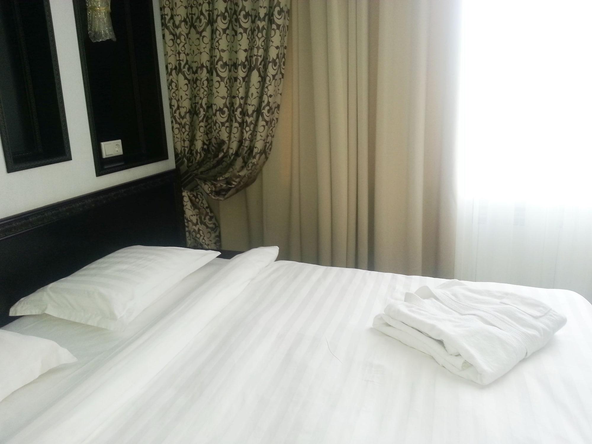 Royal Petrol Hotel تالديكورغان المظهر الخارجي الصورة