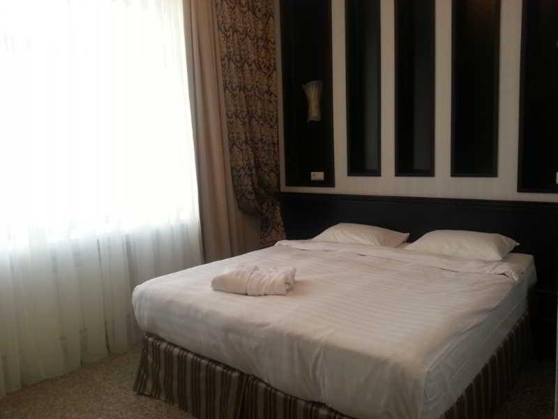 Royal Petrol Hotel تالديكورغان الغرفة الصورة